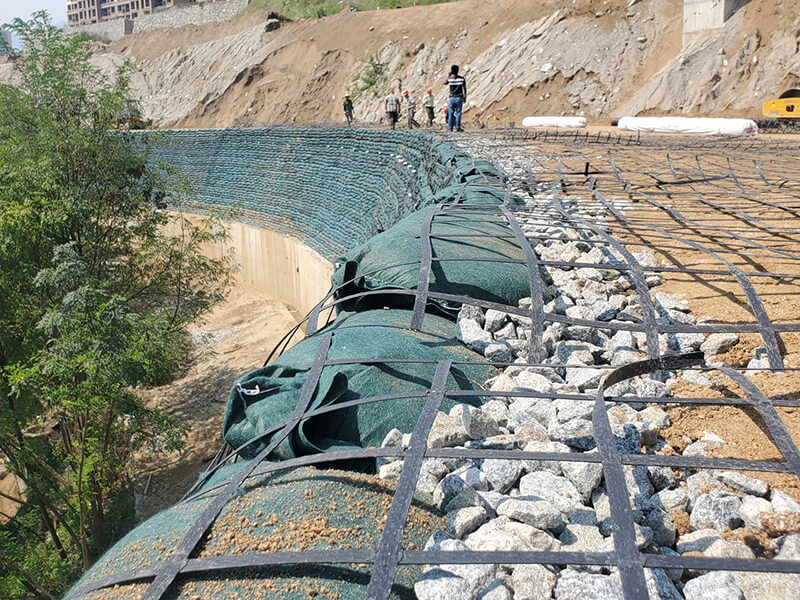 3 engineering cases of geogrids used in railroad construction