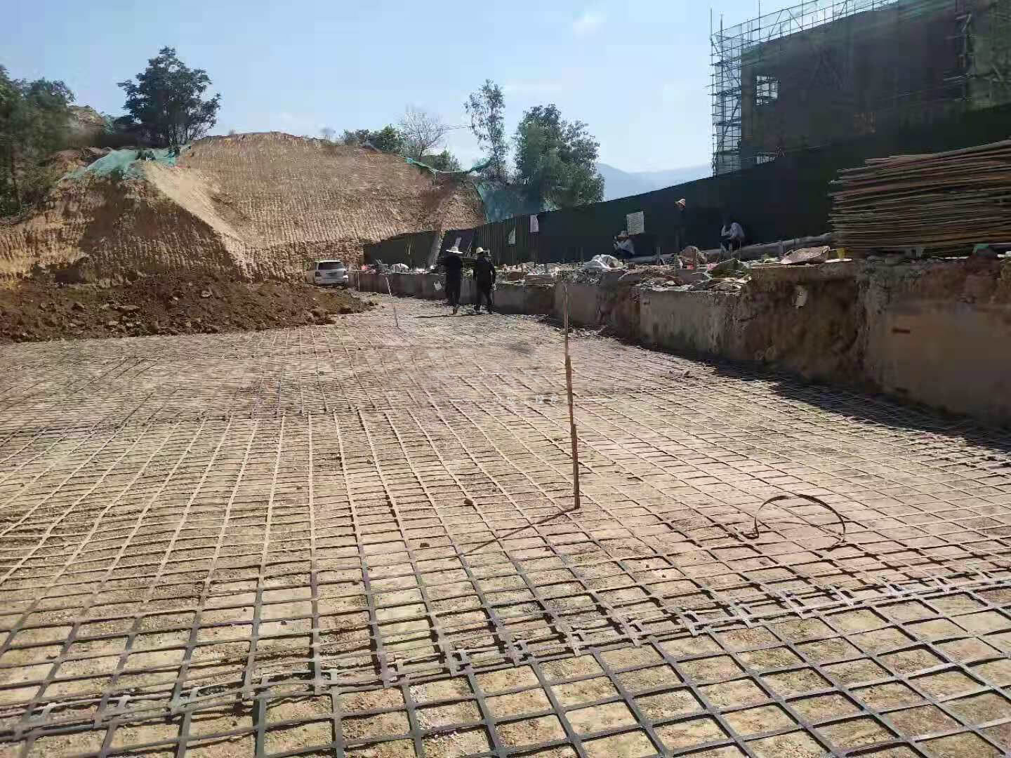 Geogrids gebruikt voor keermuurconstructie in snelwegconstructie in Sichuan China 2