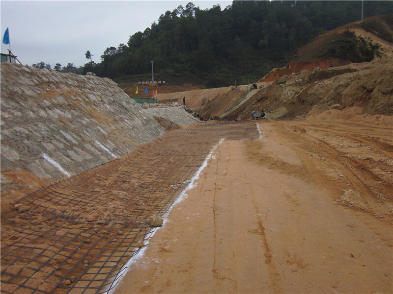 Reinforced earth retaining wall engineering for hazardous waste and medical waste disposal sites 1