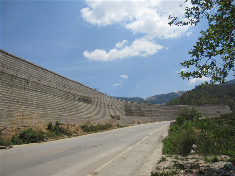 Reinforced earth retaining wall engineering for hazardous waste and medical waste disposal sites 2